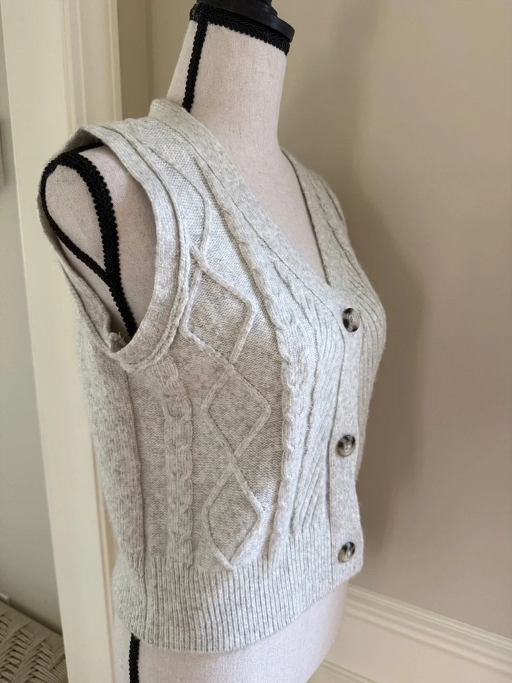 Jessica Simpson Cable Knit Sweater Vest Small Gray Button Front Cozy